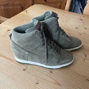 NIKE Womens DUNK SKY HI Sneaker